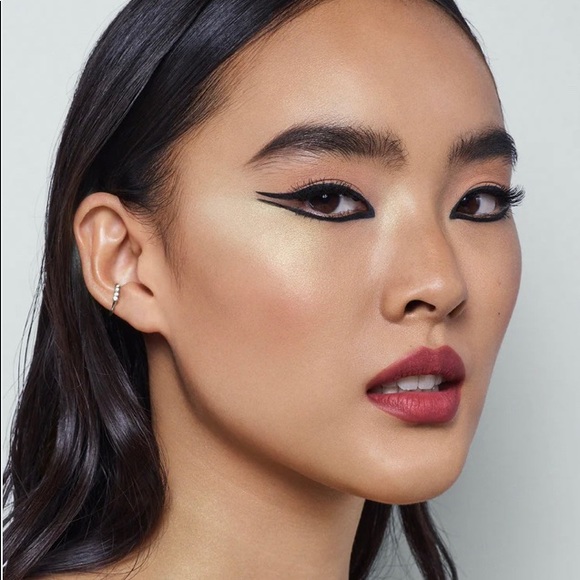 R.E.M. BEAUTY
At The Borderline Eyeliner Marker - Picture 3 of 5